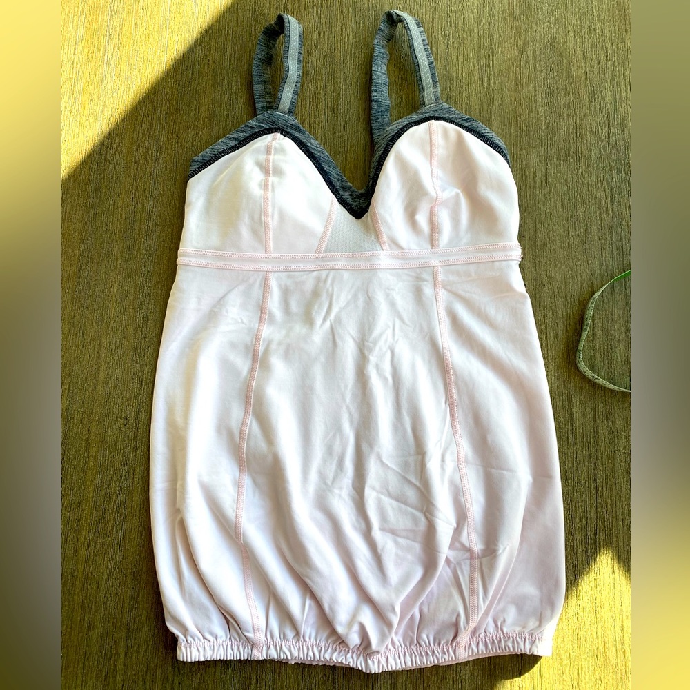 Lululemon Tank Running V Neck Zipper Back Gathered Hem, Sz 6 I believe.